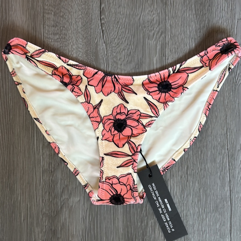 Floral velvet with normal bottom swimsuit set. - Picture 13 of 14
